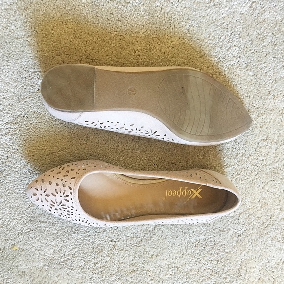 BOHO Beige Flats w/ Pointed Toe - Picture 4 of 5